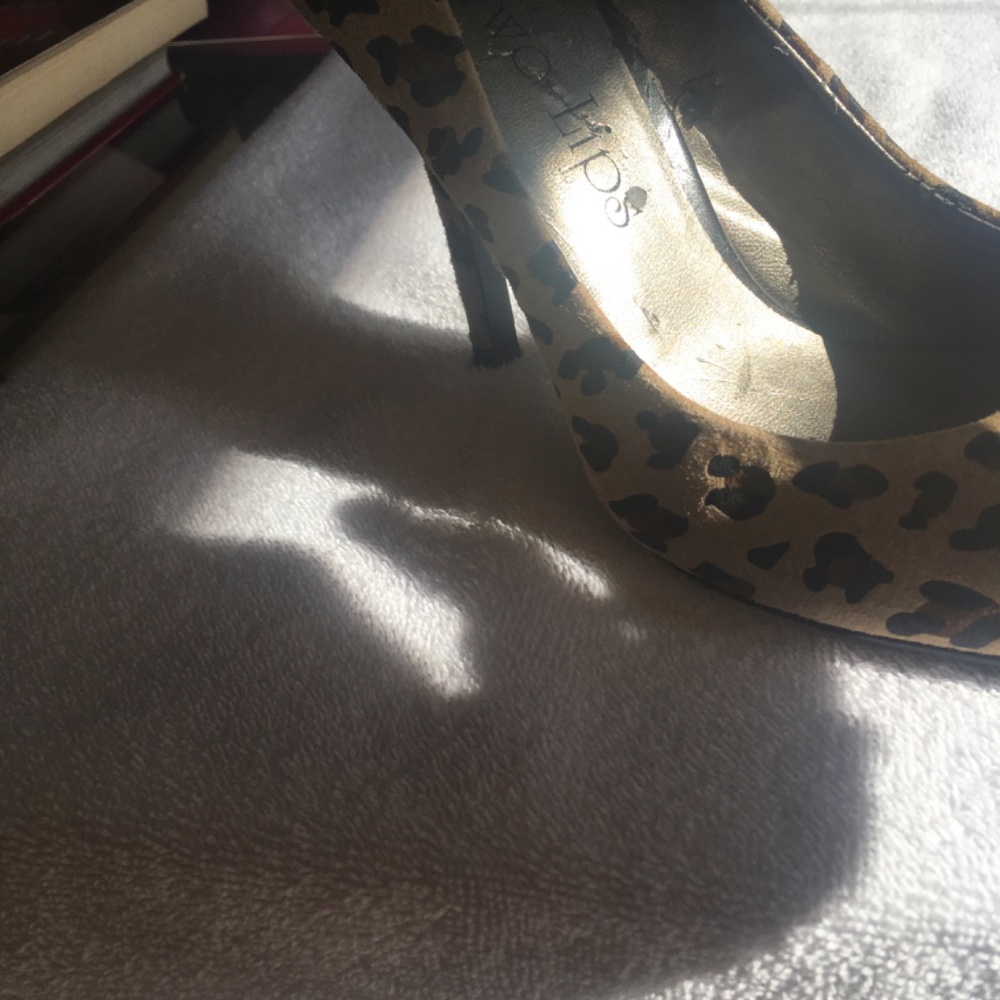 Heels - Picture 2 of 3